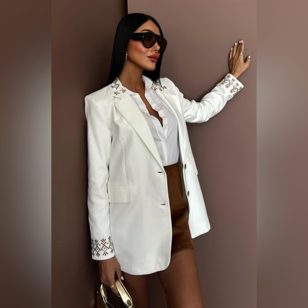 SOBE L Women's Off-White Embroidered Collar Blazer